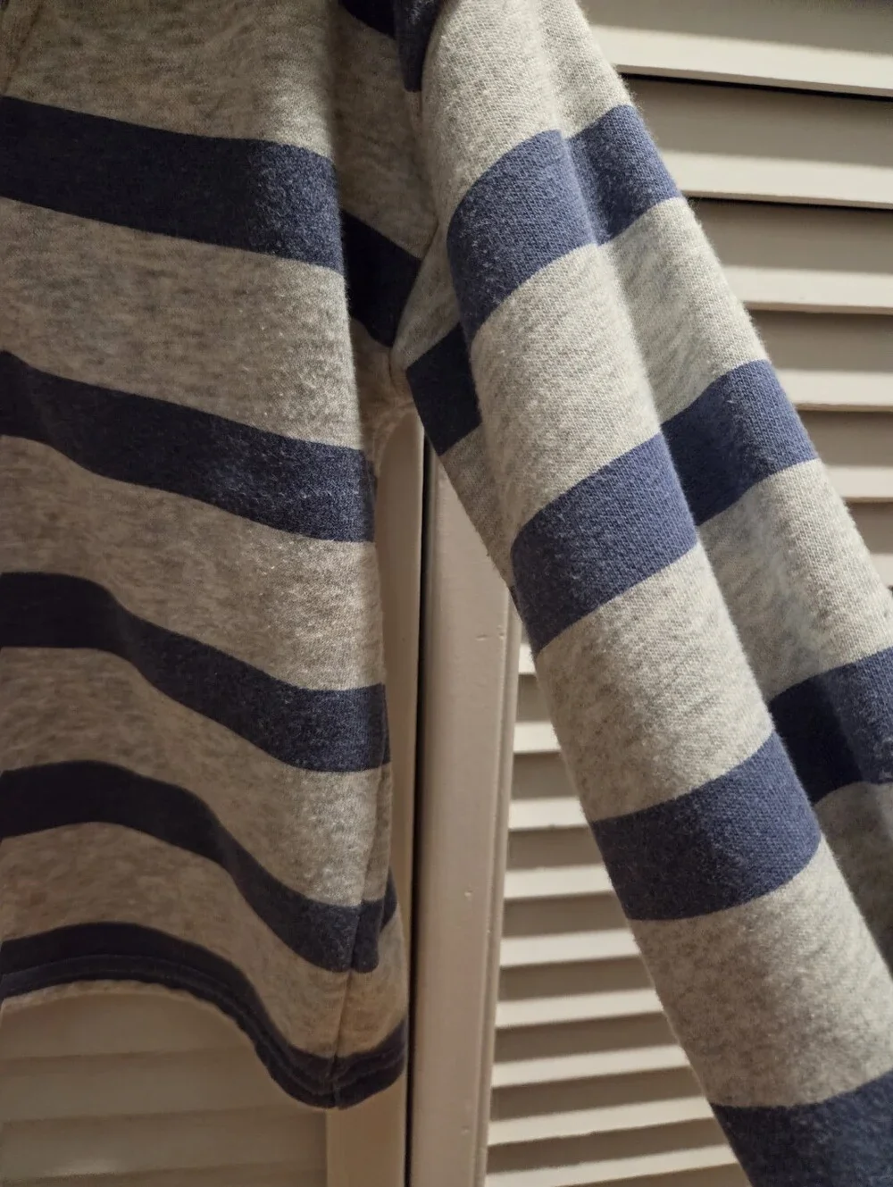 Cat & Jack Gray and Navy Striped Half-Zip Sweatshirt w Red Zipper / Size  3t